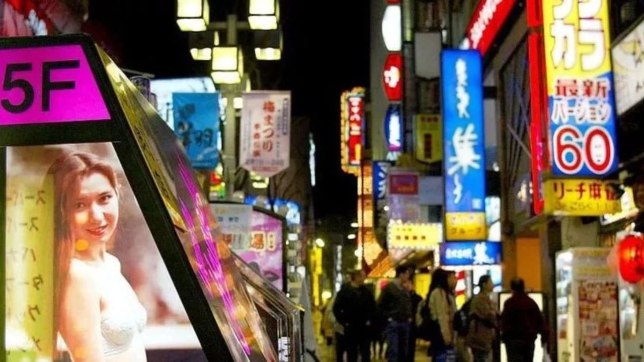 Japonya'da Oppai Barlar: Göğüs Dokunma İzni Tartışmalara Yol Açtı