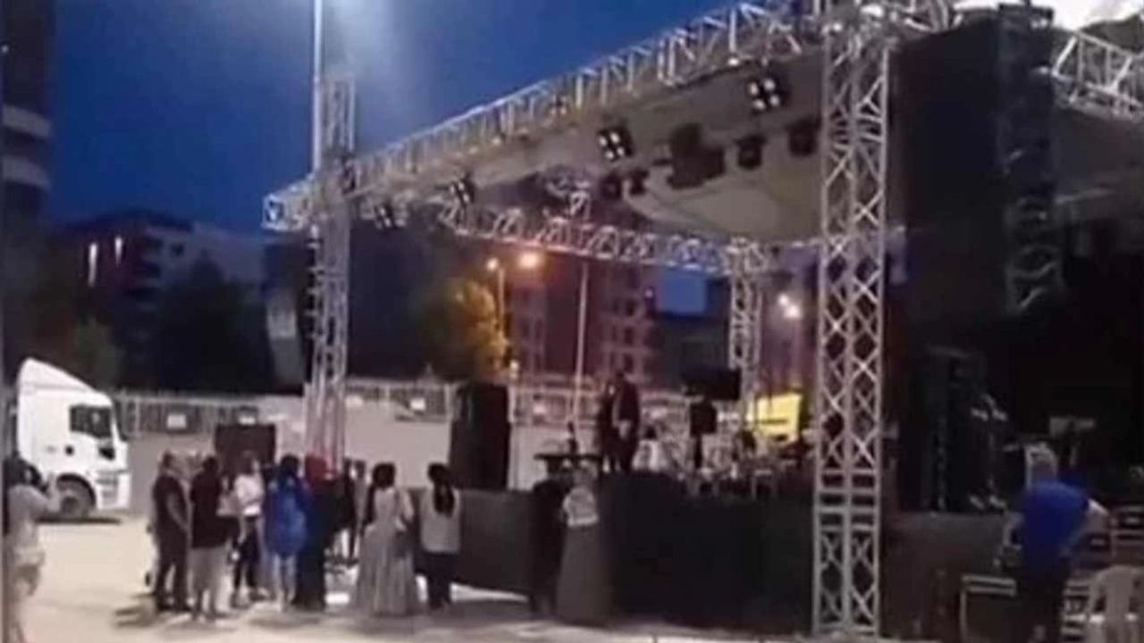 Şanlıurfa'da Konser Veren Bingöl, Az Katılım Nedeniyle Konseri İptal Etti