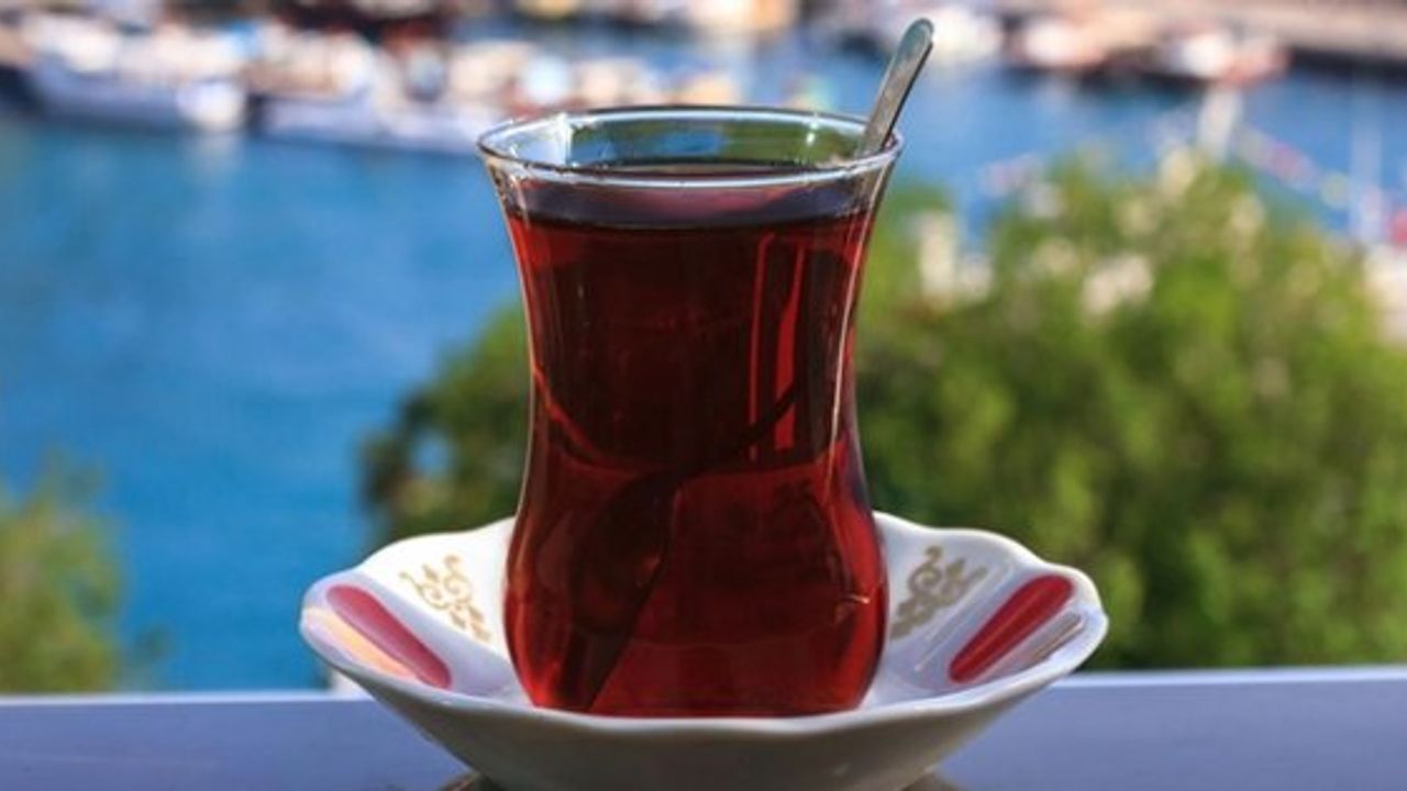 Çay Demlerken Yapılan Hatalar ve Çay Tiryakilerine Uyarı