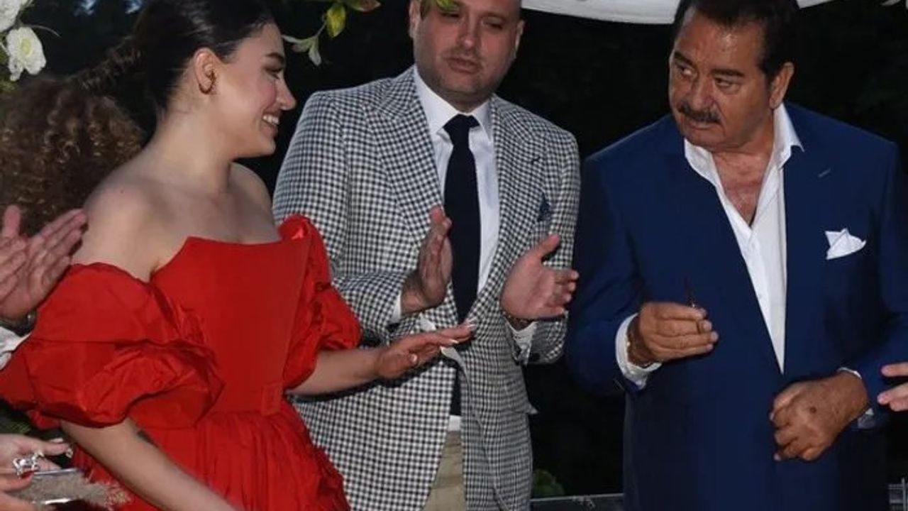 İbrahim Tatlıses'in Kızı Dilan Çıtak, Teknede Poz Verdi