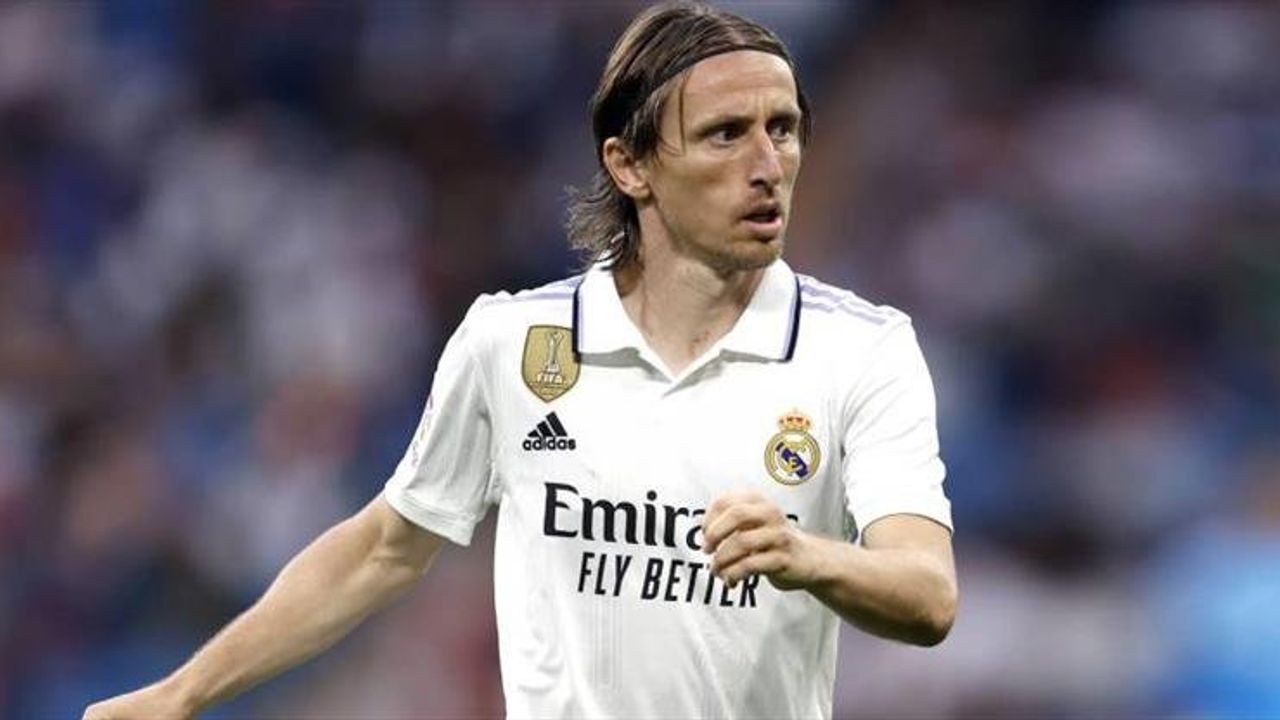 Real Madrid, Luka Modric'in sözleşmesini 2024'e kadar uzattı