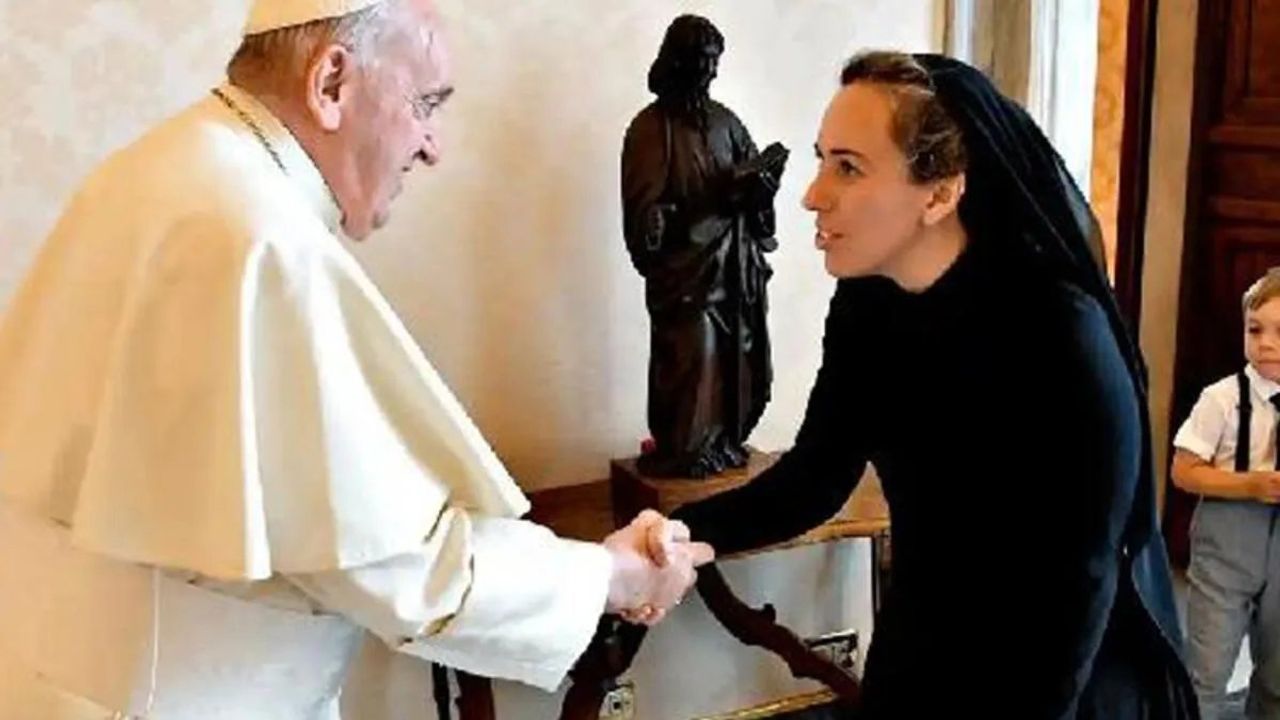 Papa Francis, Julian Assange'in Ailesini Kabul Etti