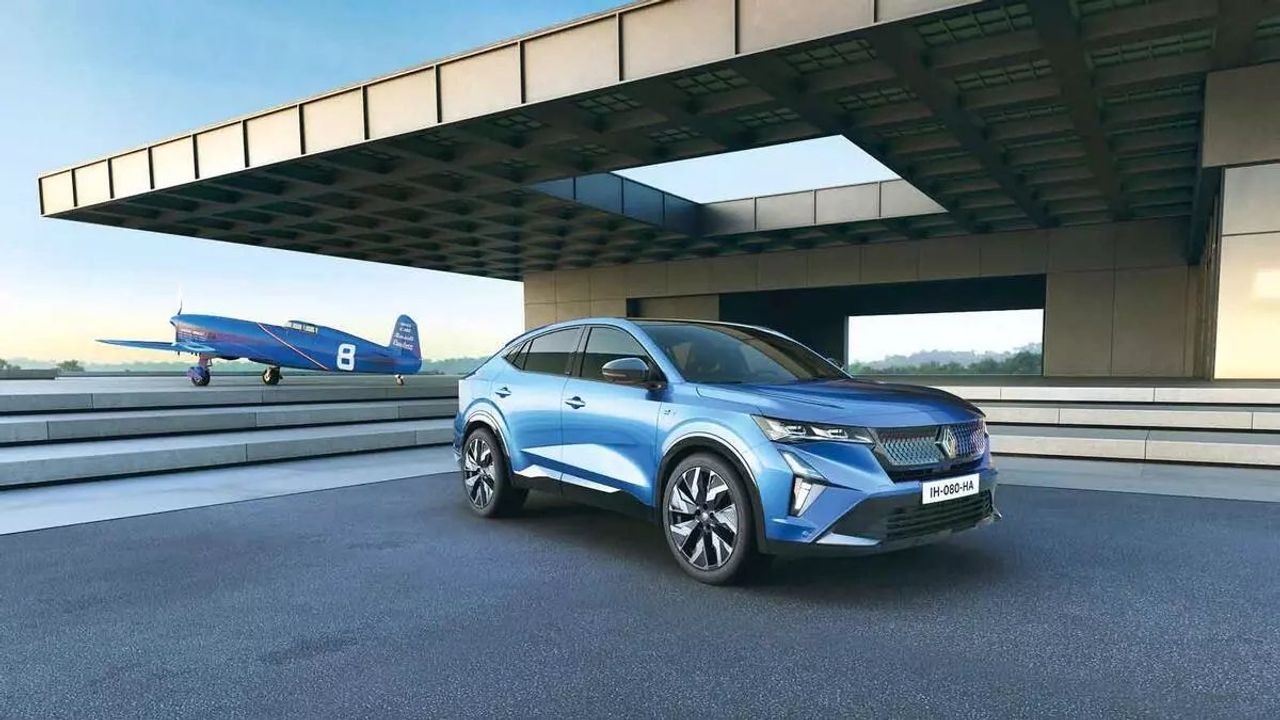 Renault, D Segmentinde Yeni Coupe SUV Modeli Rafale'yi Tanıttı