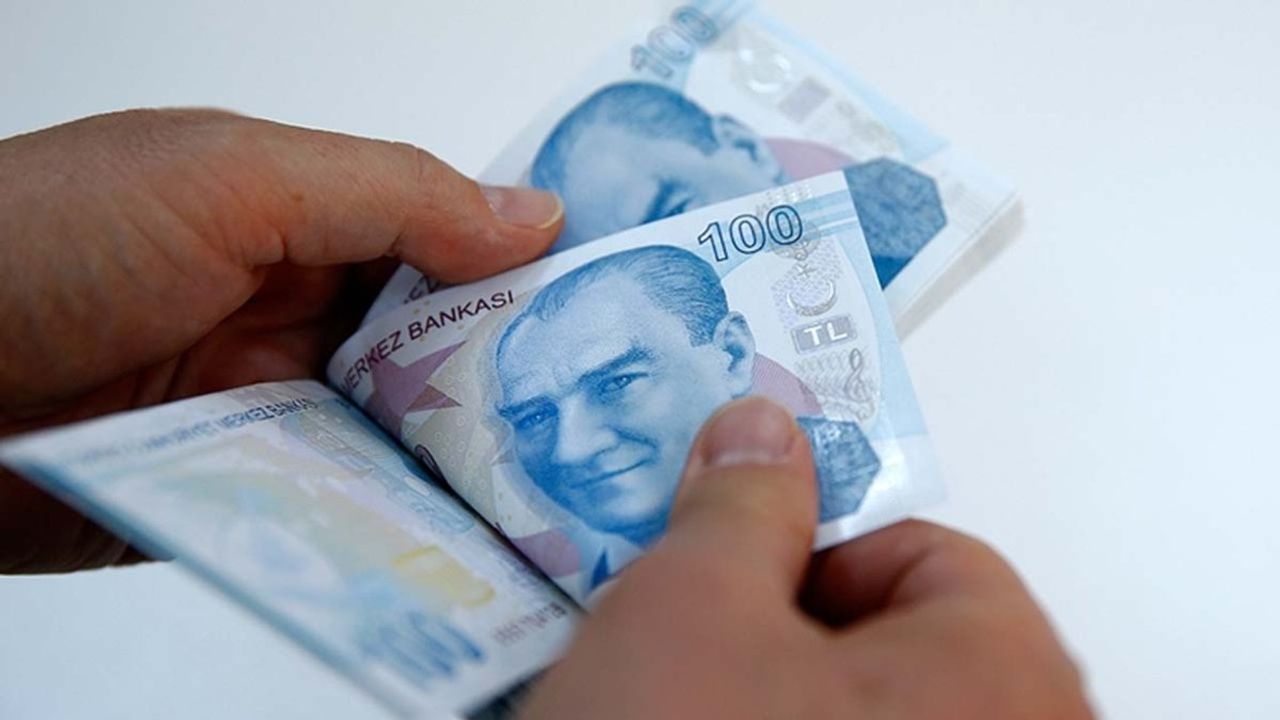 Bakanlık Bayram Müjdesi: Üniversite Öğrencilerine 3 Bin TL Burs Verilecek