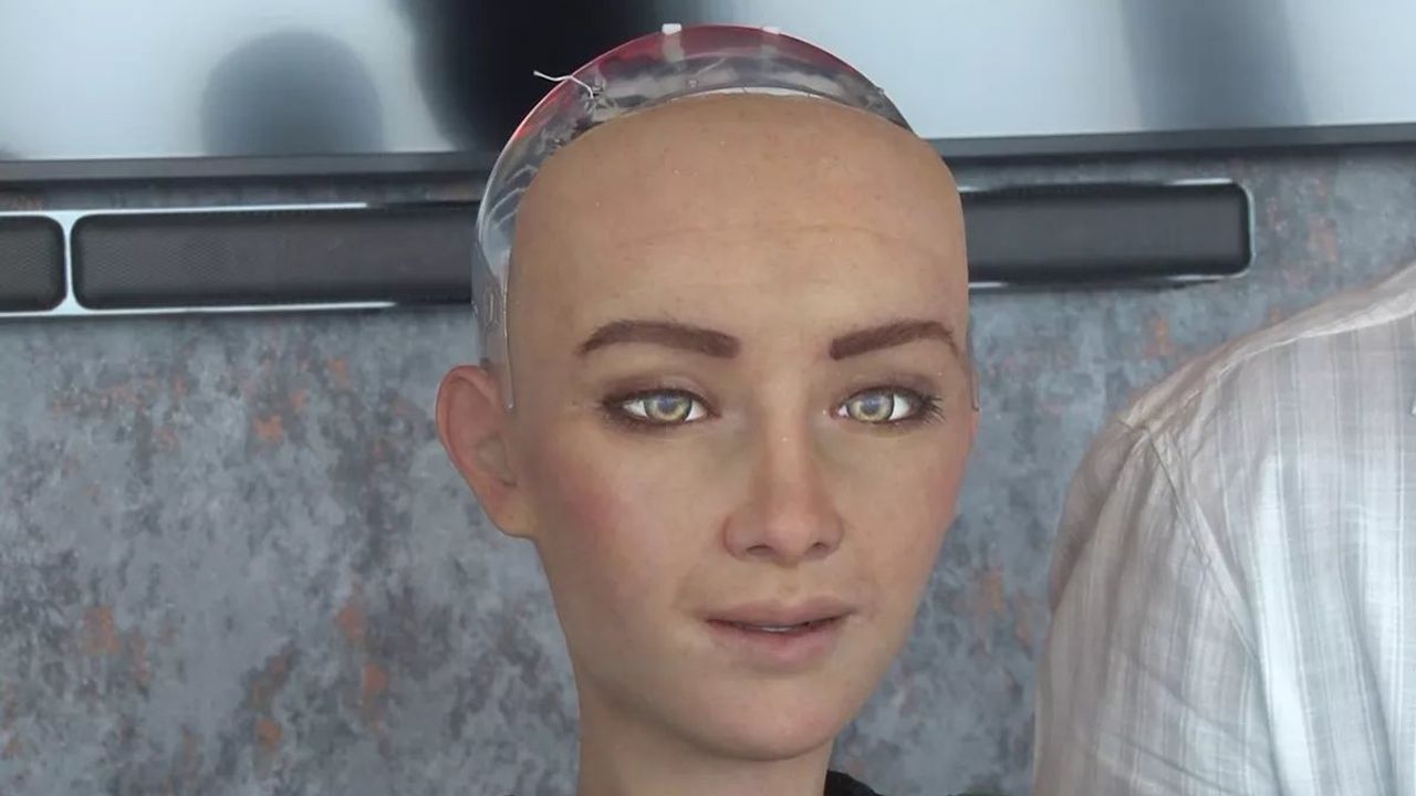 İnsan Görünümüne En Yakın Robot Sophia Radyo Yayıncılığı Yapacak