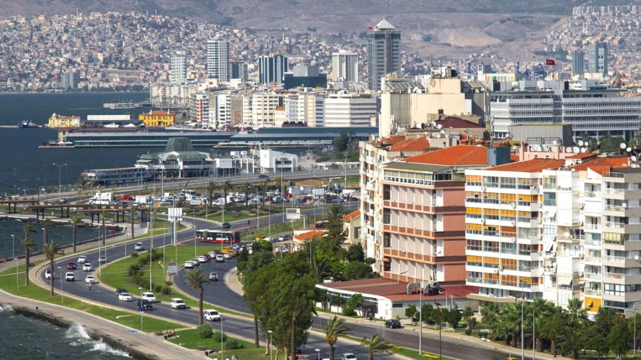 İzmir'deki Vatandaşlara Önemli Duyuru: Geçici Kimlik Belgesi İşlemleri