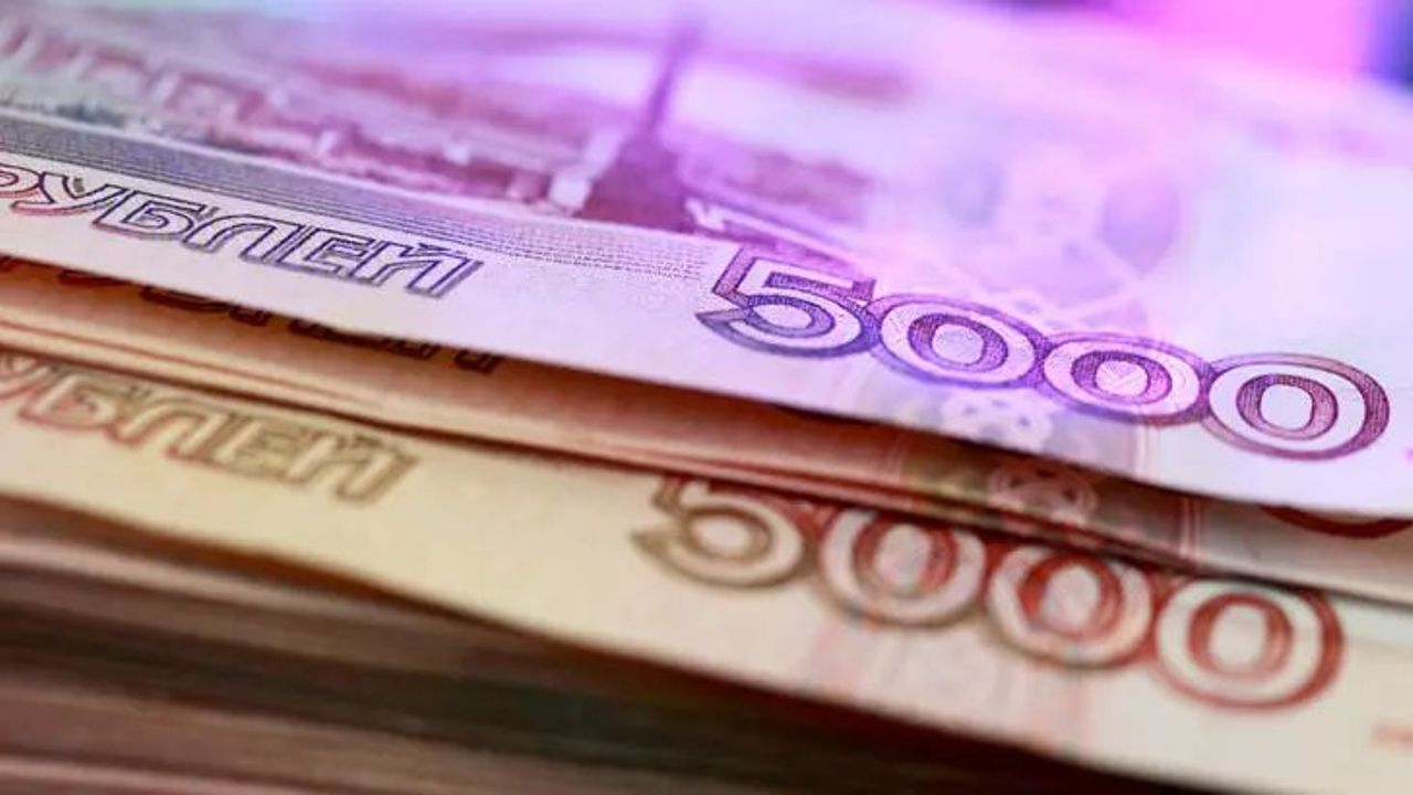 Ruble, Dolar Karşısında En Düşük Seviyeye İndi