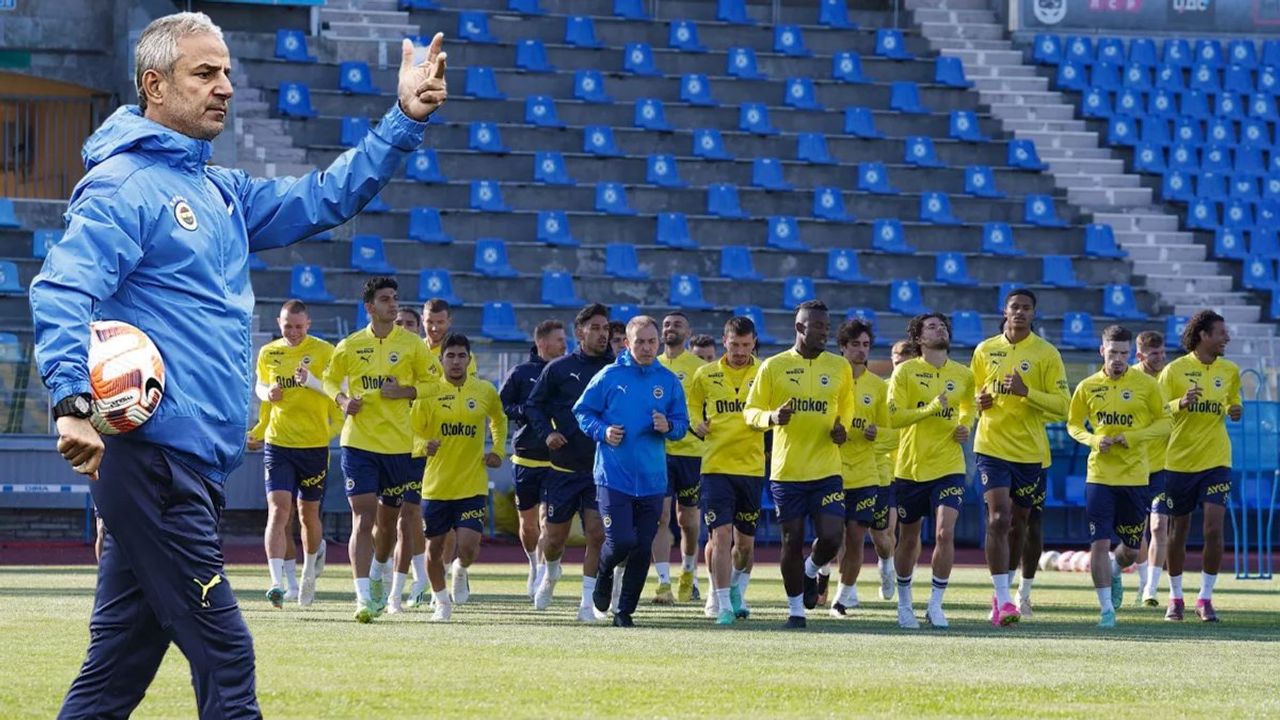 Fenerbahçe'nin Hollandalı sol beki Jayden Oosterwolde göz doldurdu