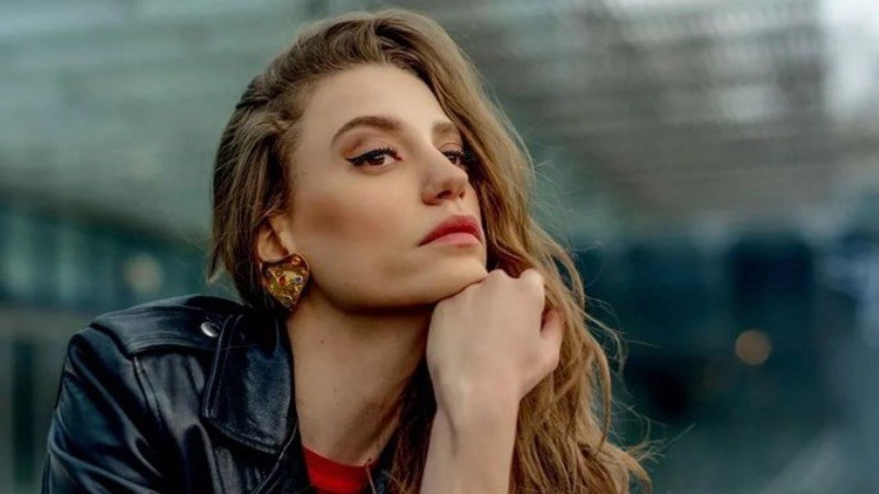 Serenay Sarıkaya, Yeni Projesi Öncesi Saçlarını Kestirdi