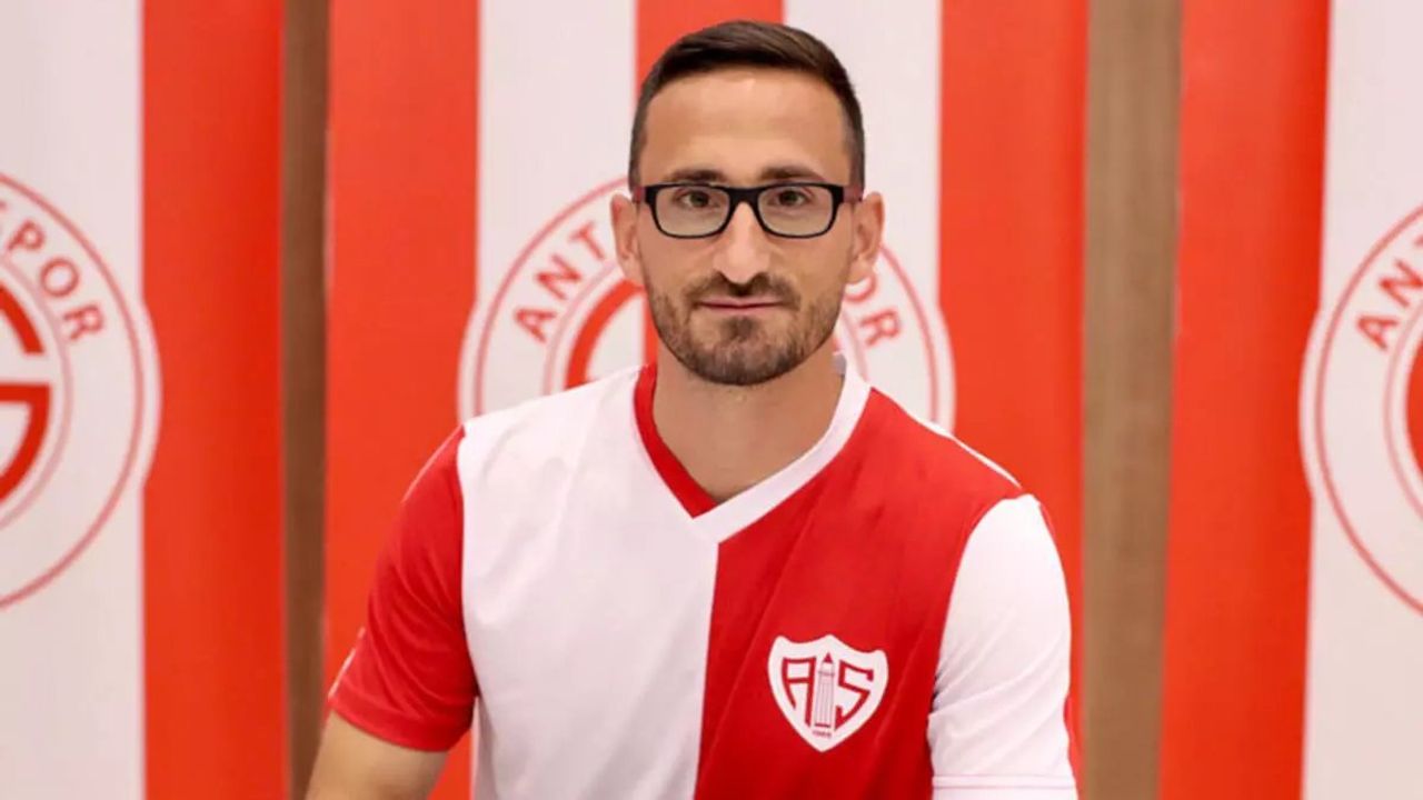Antalyaspor, Sivasspor'un Tecrübeli Futbolcusu Erdoğan Yeşilyurt'u Kadrosuna Kattı