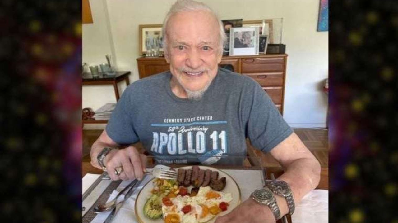 Buzz Aldrin, Apollo 11'in Yıl Dönümünü 3 Saatli Selfie ile Kutladı