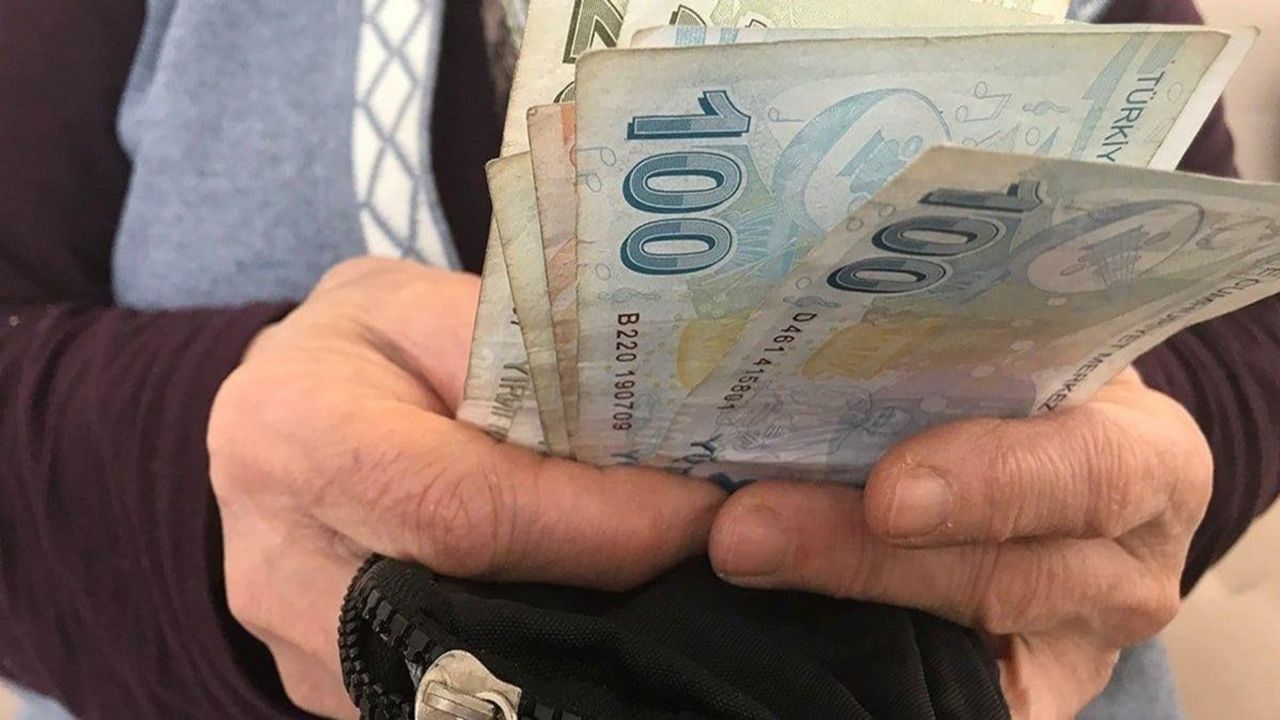 Emekli Maaşlarına Ek Nakit Para Verilecek!