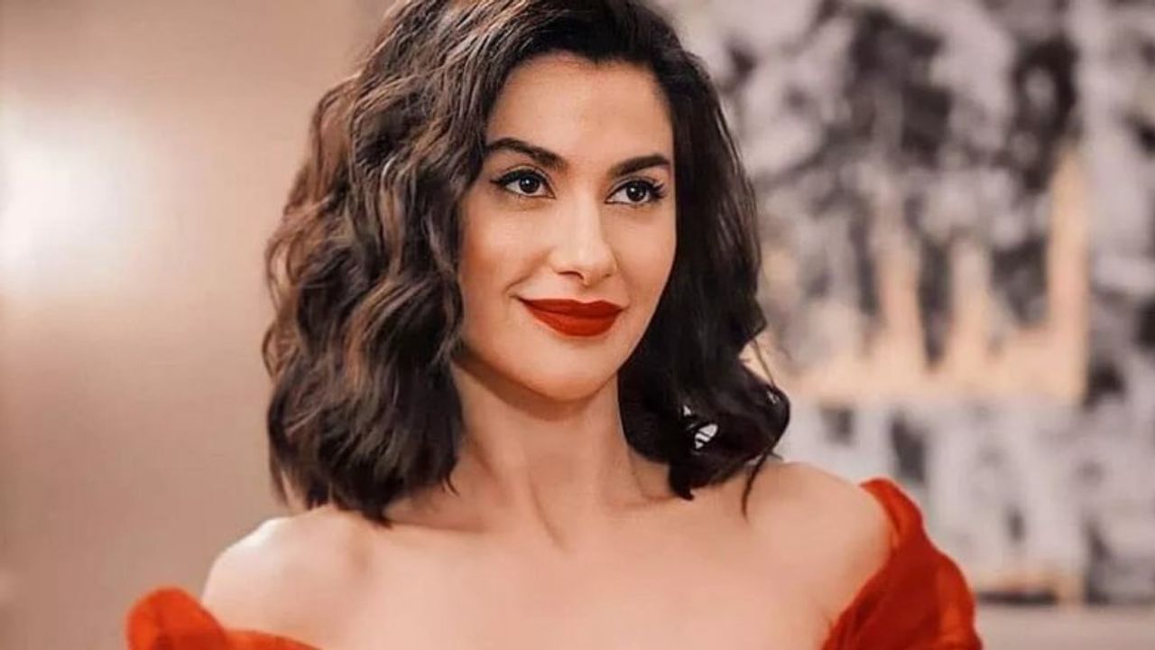 Nesrin Cavadzade Tatilde Kimseye Aldırmadı! Bayosunun Üstünü Çıkarıp Güneşlendi!