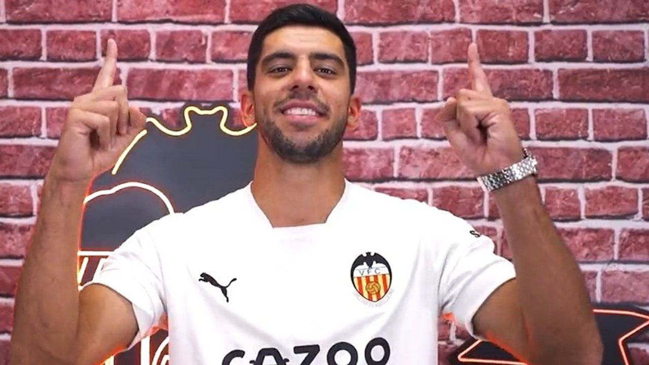 Cenk Özkacar, Valencia ile 5 yıllık sözleşme imzaladı