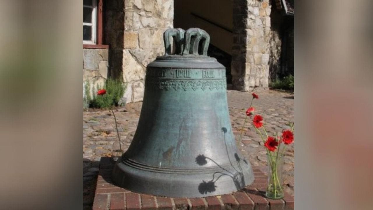 Almanya'da Tarihi Kilise Çanı Çalındı