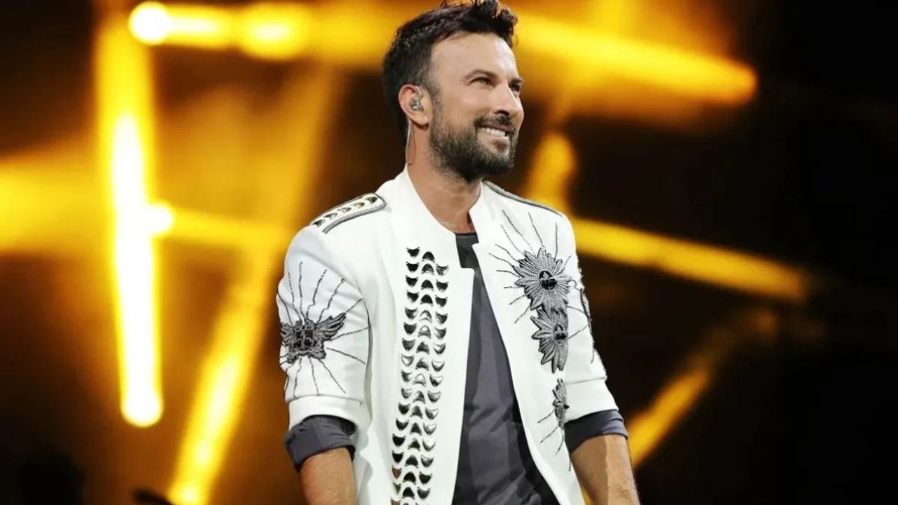 Tarkan Sahnelere Dönüyor