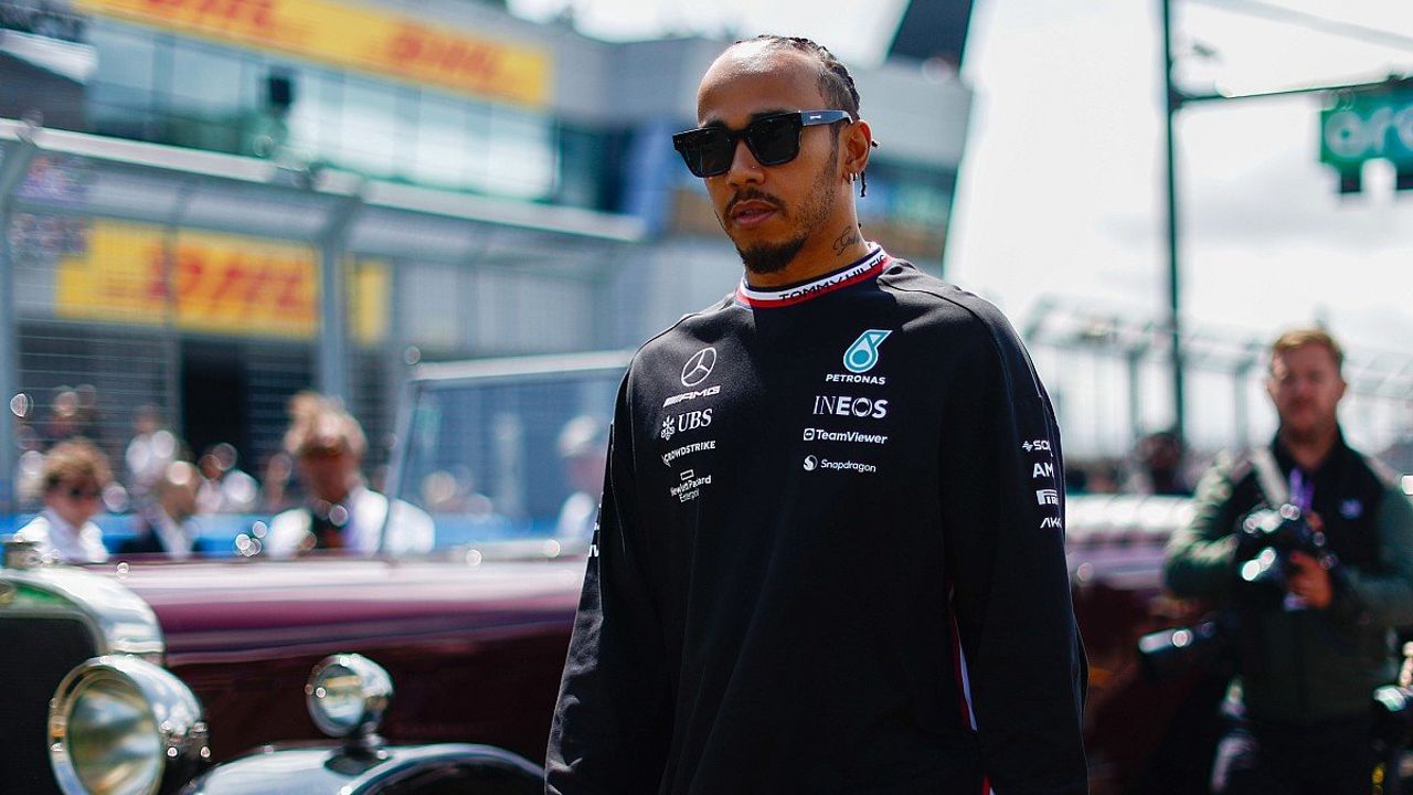 Hamilton: Mercedes İleriye Doğru Gidiyor