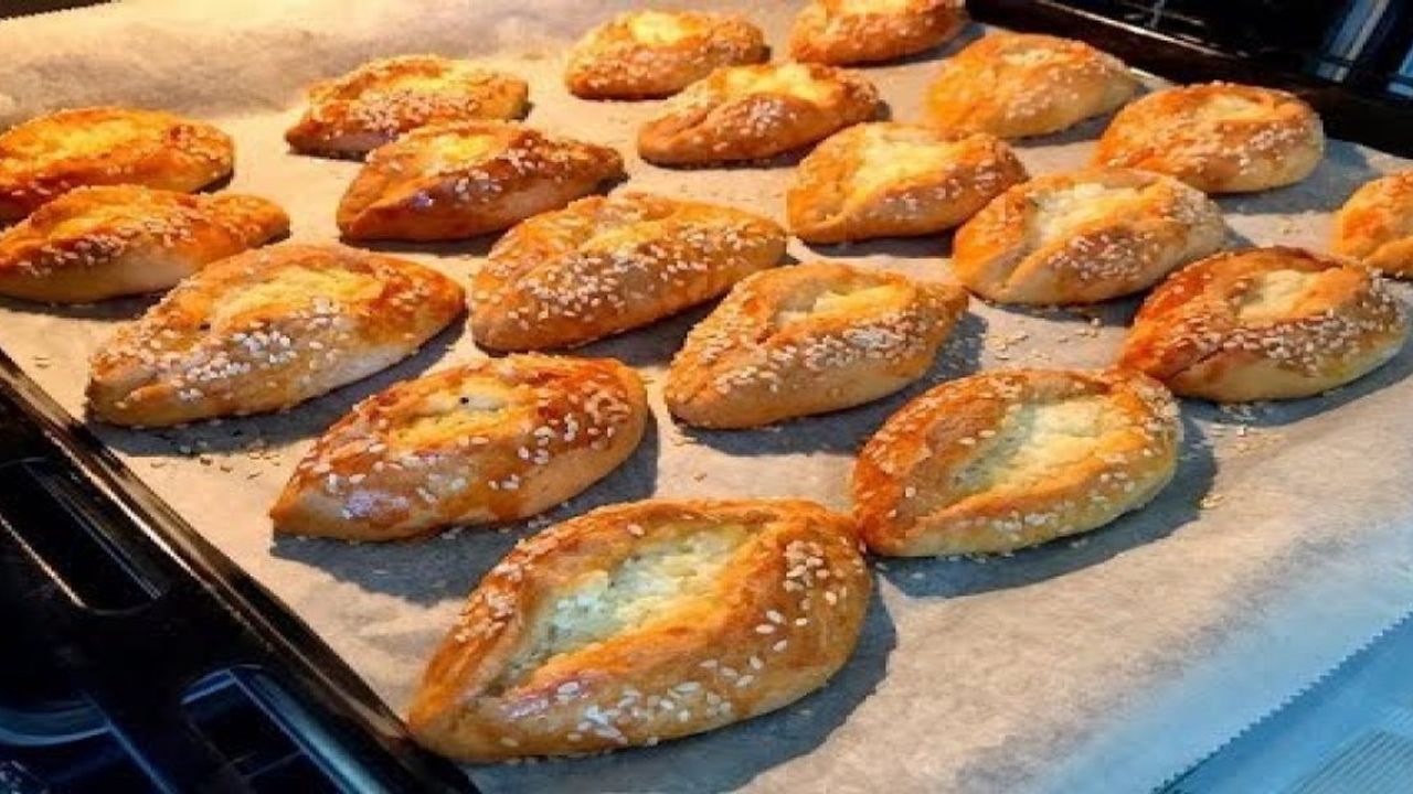 Yumuşacık Mayasız Anne Poğaçası Tarifi