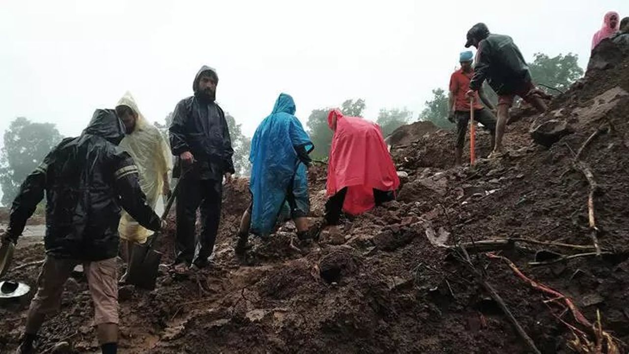 Hindistan'da Toprak Kayması: Ölü Sayısı 26'ya Yükseldi