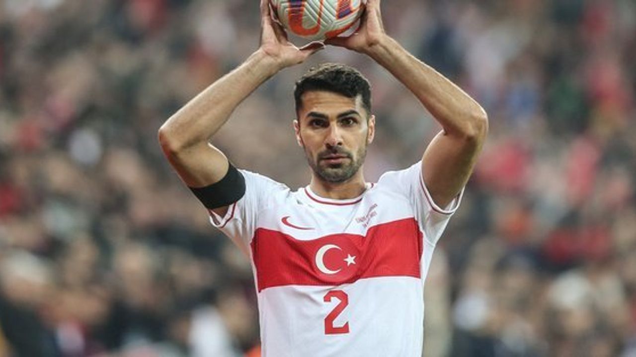 Fenerbahçe'de Sağ Bek Arayışları: Mert Müldür ve Zeki Çelik Gündemde