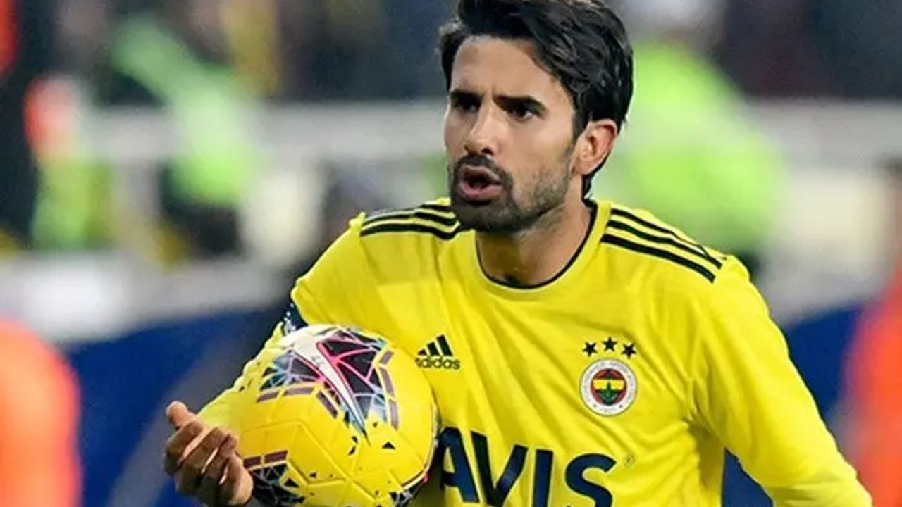 Fenerbahçe'nin eski yıldızı Alper Potuk Makedonya'ya transfer oldu