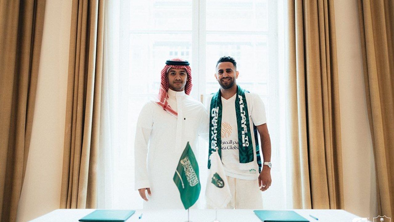 Al-Ahli, Riyad Mahrez'i Transfer Etti