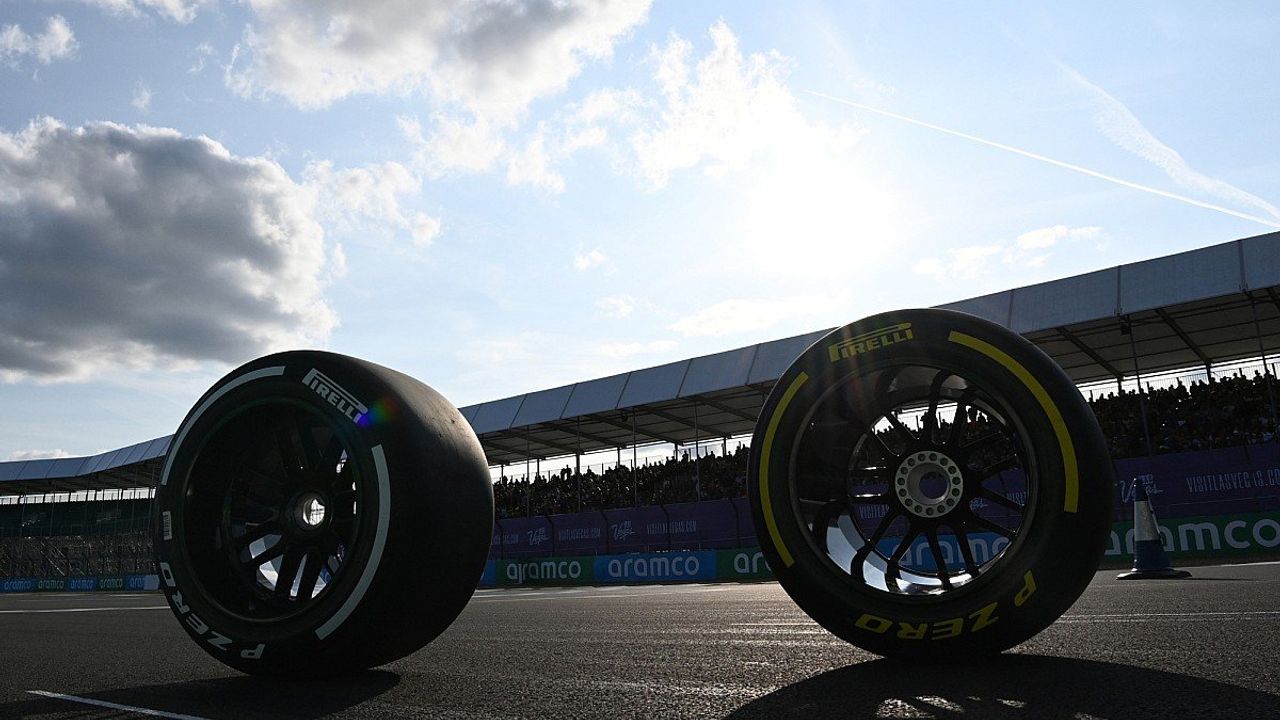 Formula 1, Bridgestone'u Reddederek Pirelli ile Devam Etmeye Hazırlanıyor