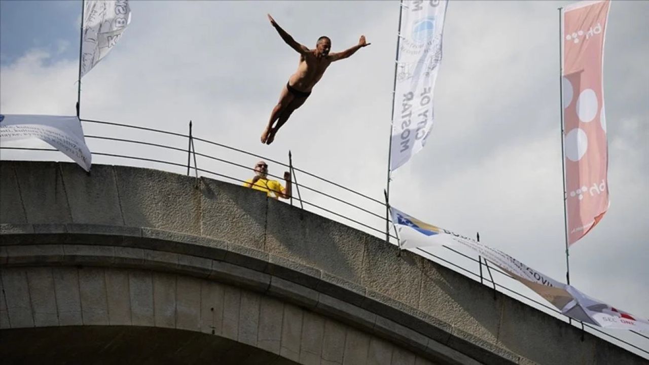 Bosna Hersek'te 457. Geleneksel Mostar Köprüsü Atlayışları