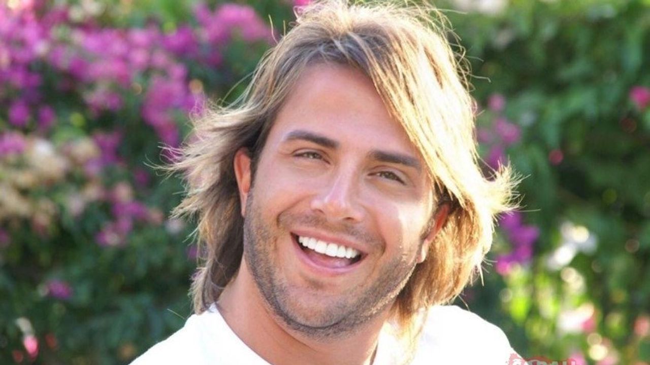 Ünlü Şarkıcı Gökhan Sezen Kısmi Felç Geçirdi