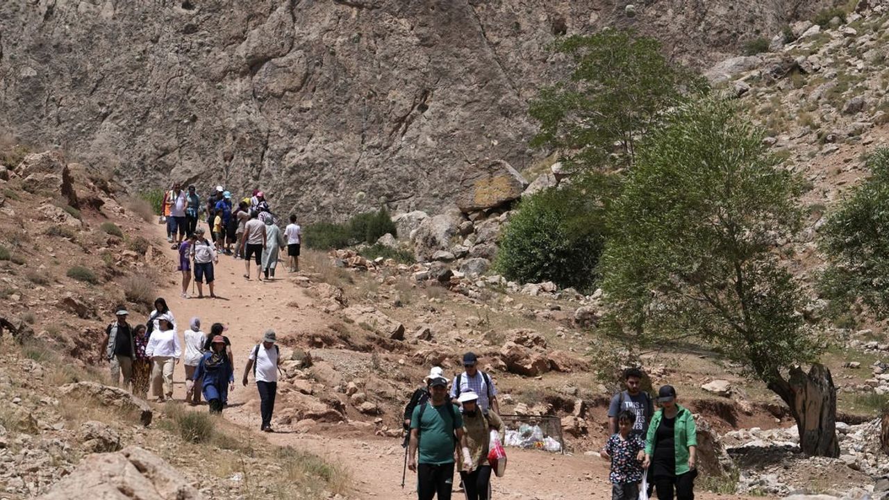 Myanmar'da Cunta Yönetimi Ceza İndirimi Yaptı