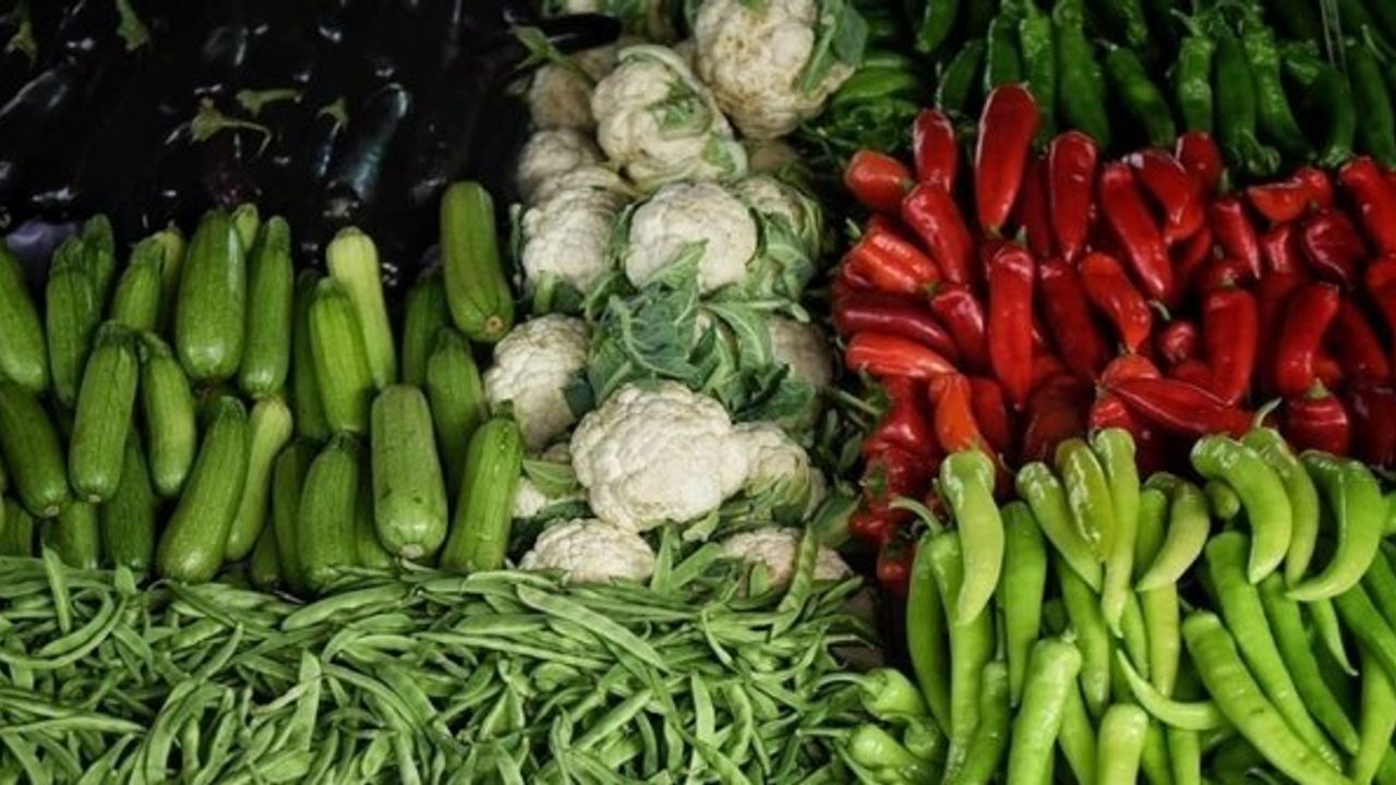 Bu yiyecekleri buzdolabına asla koymayın: Yarardan çok zararı var