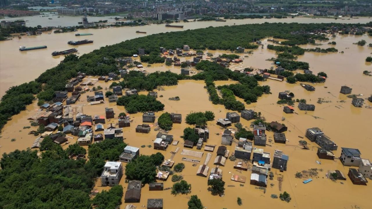 Çin'de Sel Felaketi: Ölü ve Kayıplar Var