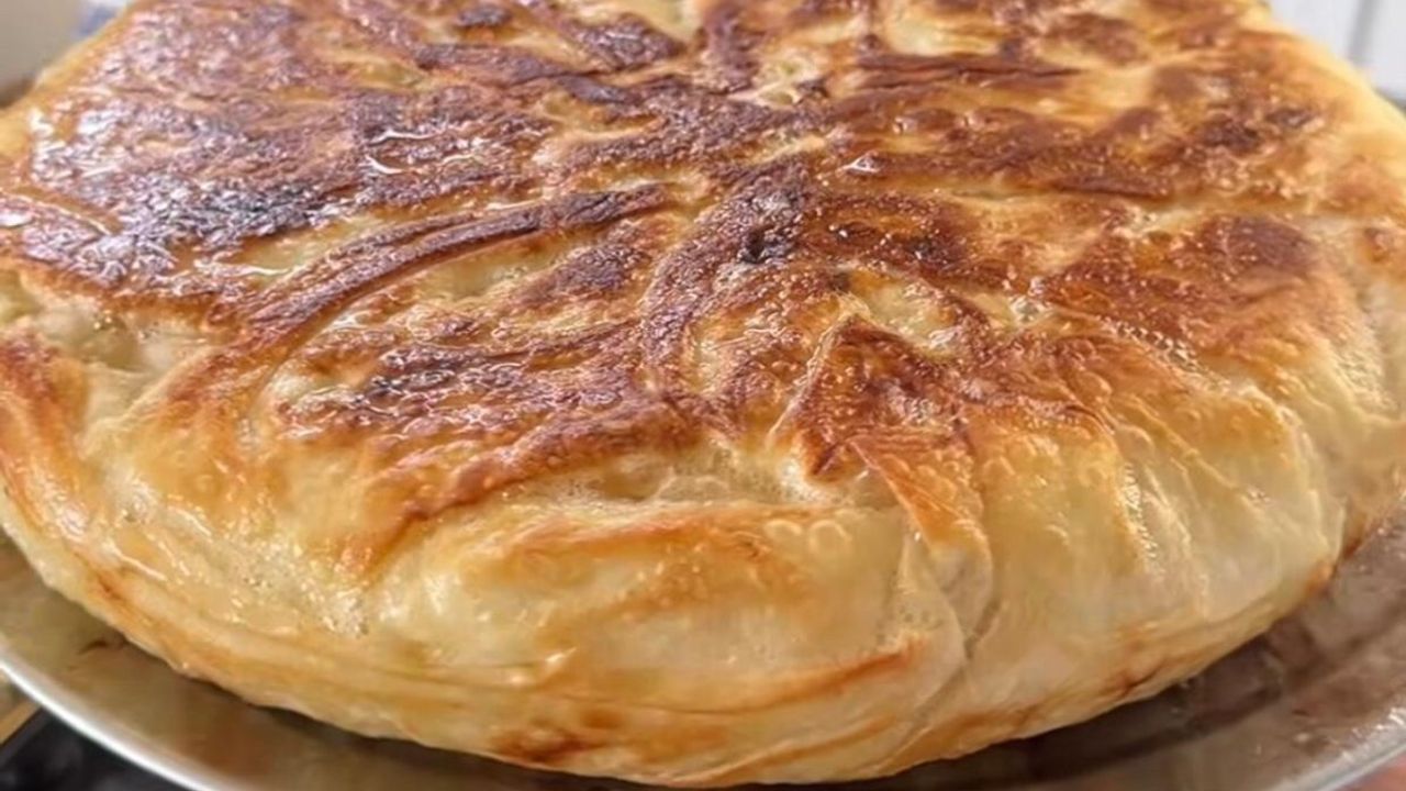 Bildiğiniz Bütün Börek Tariflerini Unutun: 10 Dakikada 2 Yufka İle Börek Tarifi
