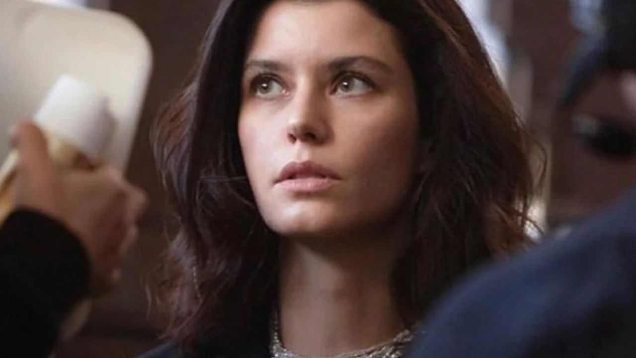 Beren Saat'in Koltuk Değnekli Deniz Keyfi