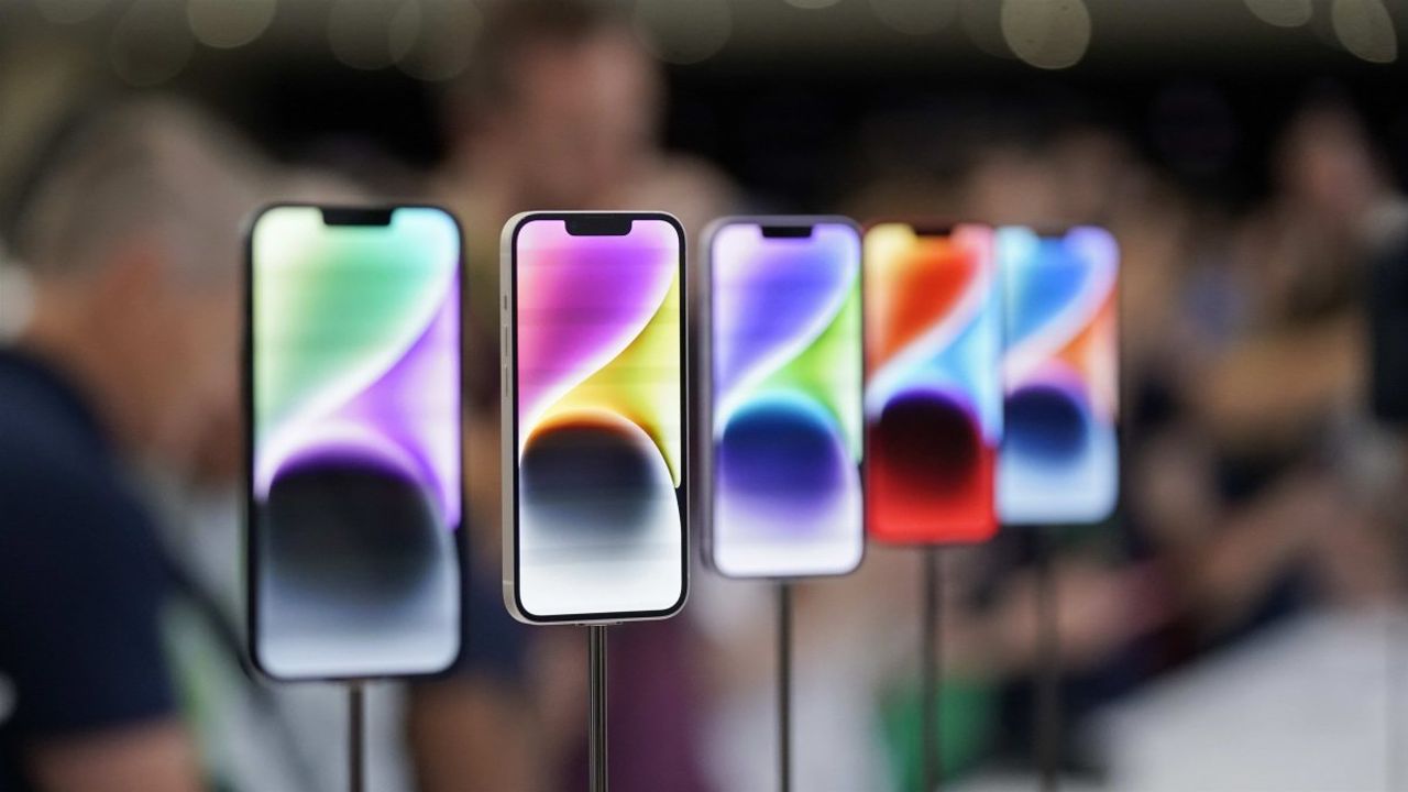 Samsung, iPhone 15 Serisi İçin OLED Ekran Üretimine Başladı