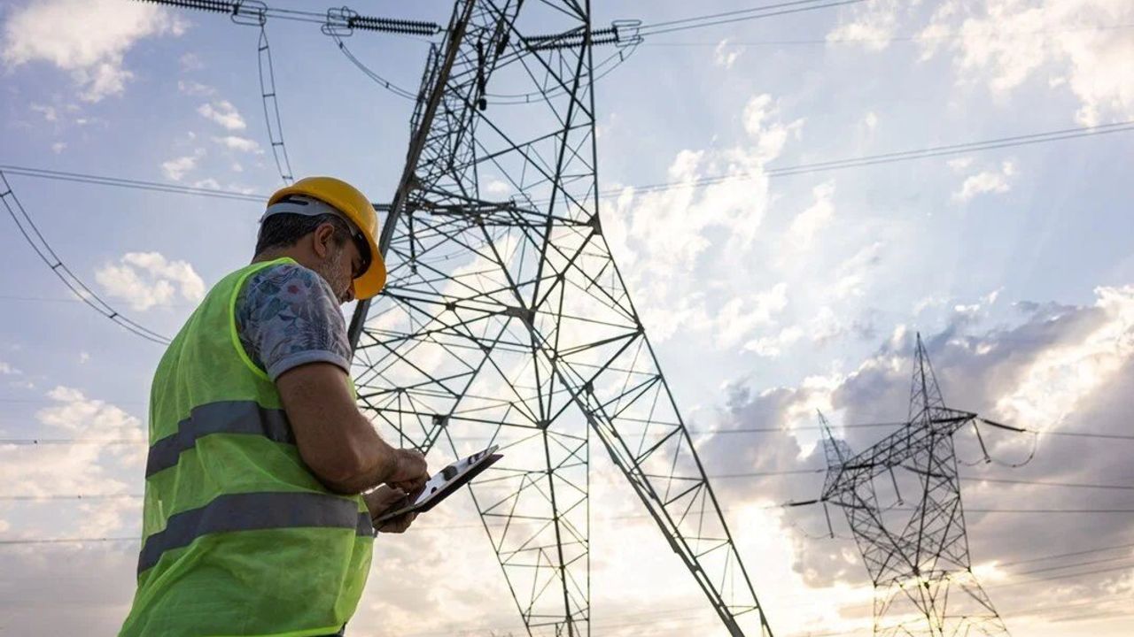 İran'da Elektrik Kesintisi: Tahran'da 50 Kurumun Elektriği Kesildi