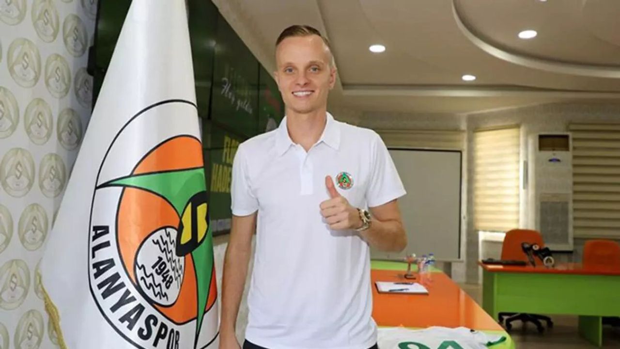 Alanyaspor Tesisleri'nde İmza Töreni Düzenlendi
