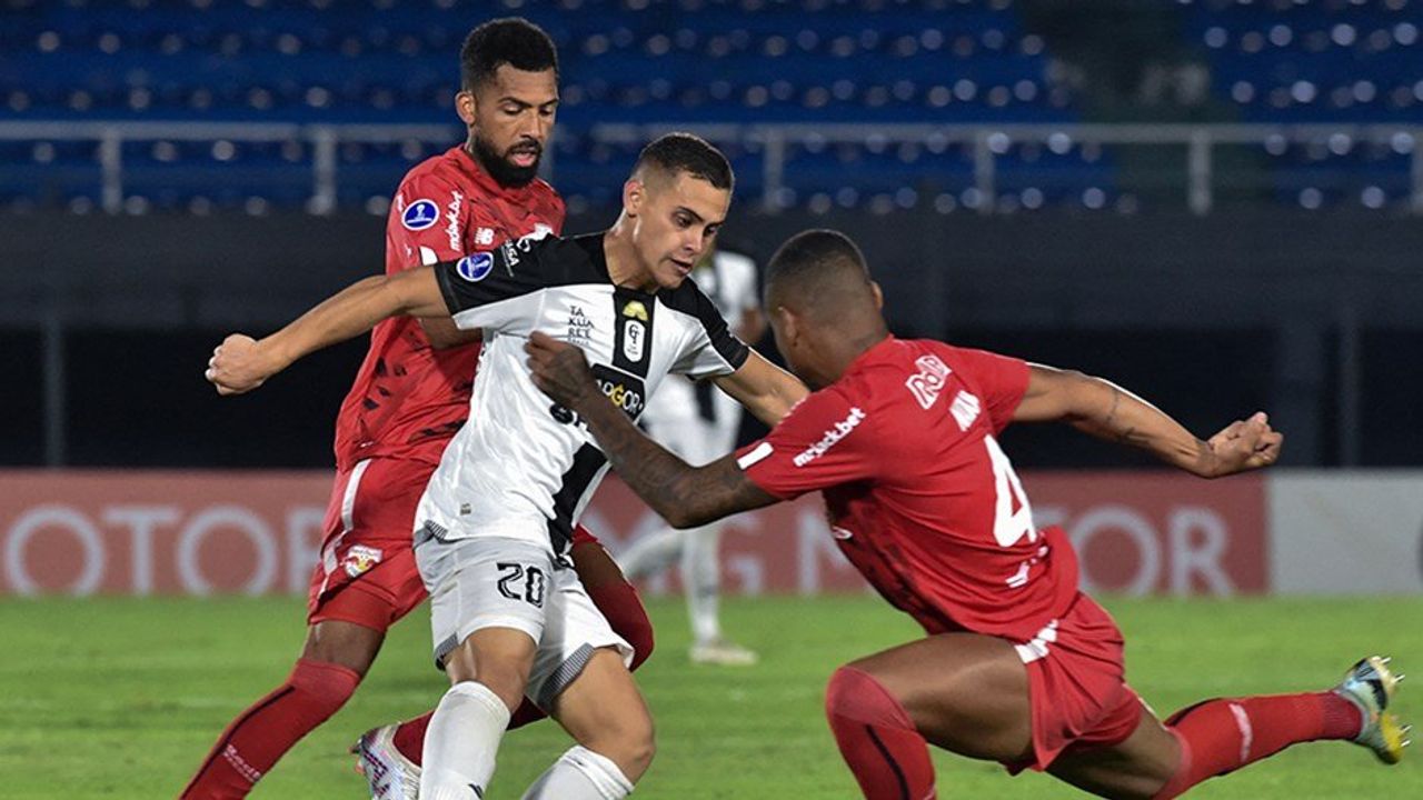Napoli, Bragantino'nun stoperi Natan'ı transfer etti