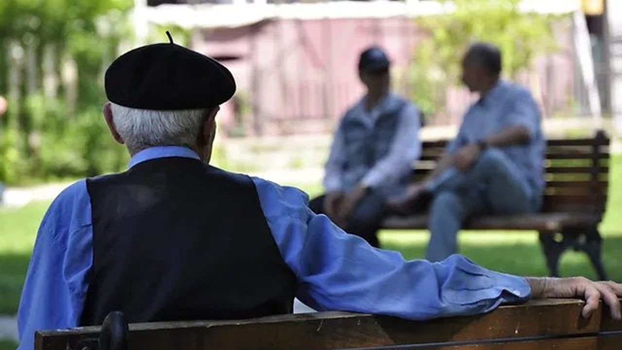 65 Yaş Üstüne 5 Saat Boyunca Sokağa Çıkma Yasağı Geldi!