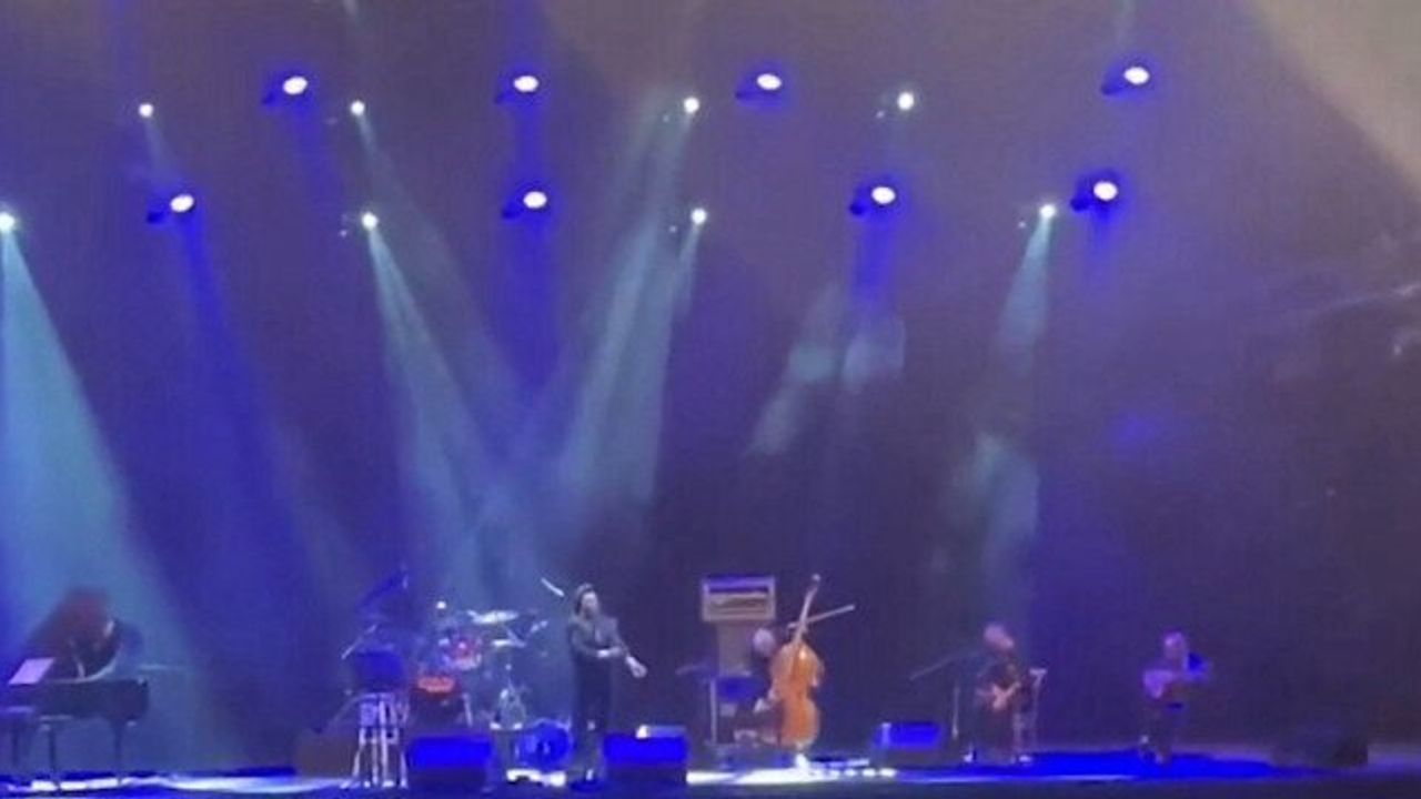 Yasmin Levy İstanbul Konserinde Sela Okununca Sahneye Ara Verdi