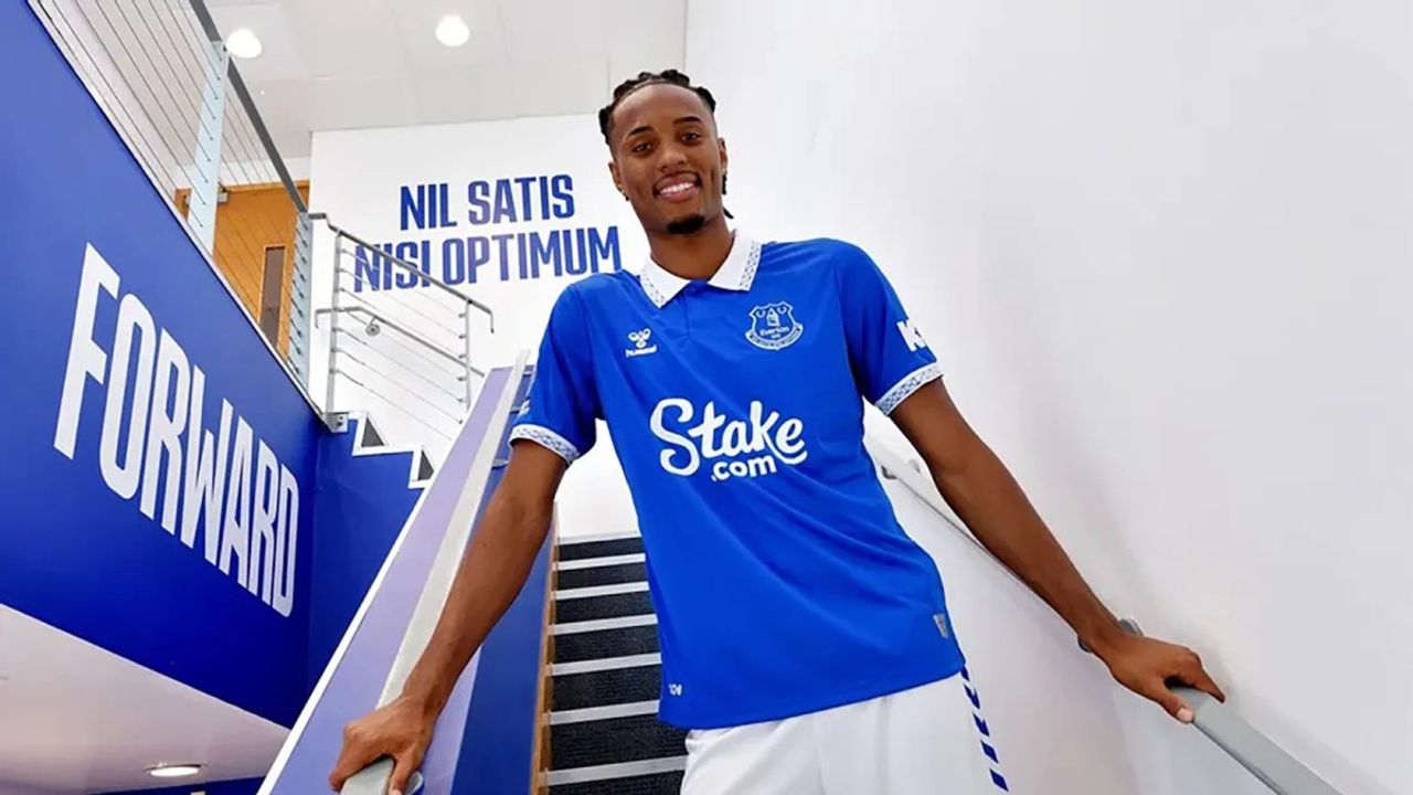 Everton, Youssef Chermiti'yi Transfer Etti