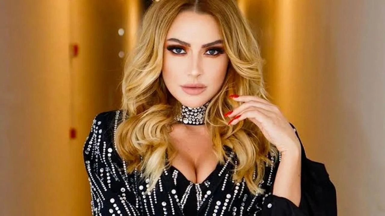Hadise, Sosyal Medyada Çocukluk Fotoğrafını Paylaştı