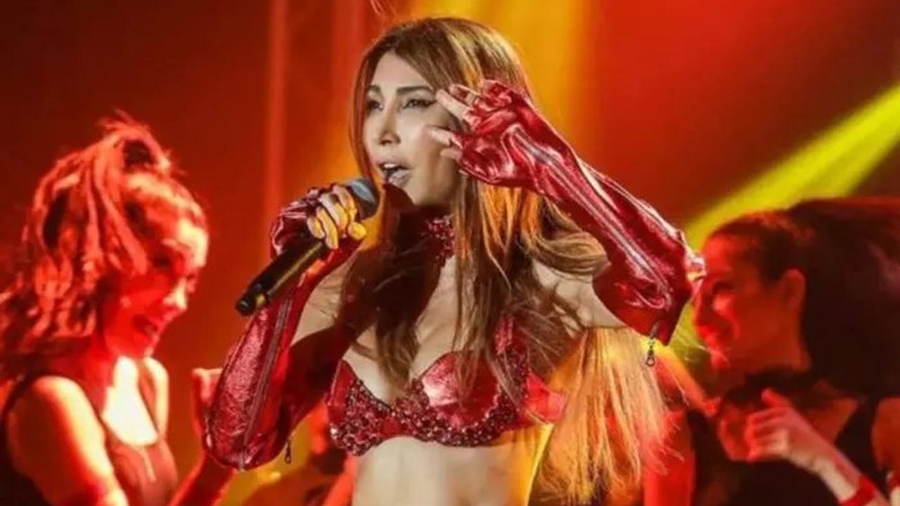 Hande Yener'in Kolunda Photoshop Hatası