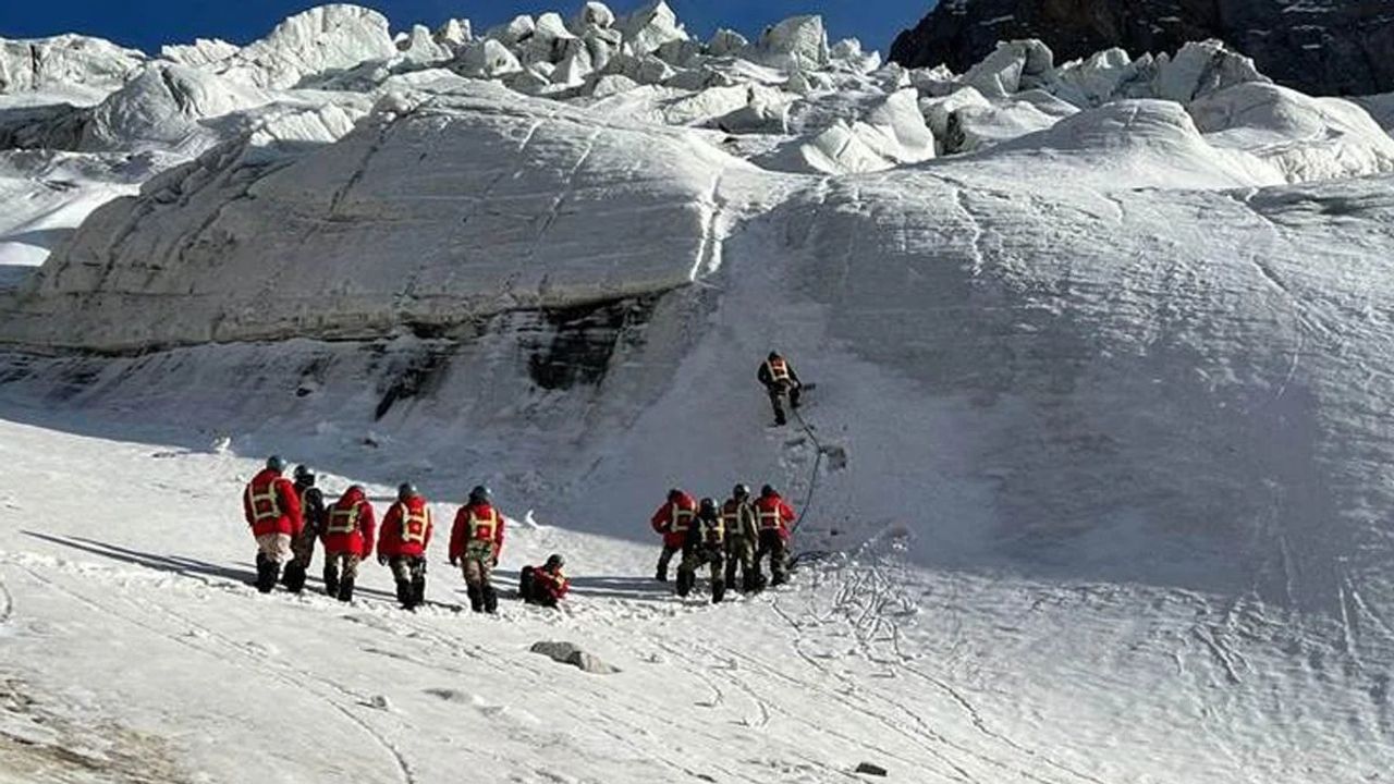 Kırgızistan'da Kayıp Dağcılar İçin Arama Çalışmaları Sonlandırıldı