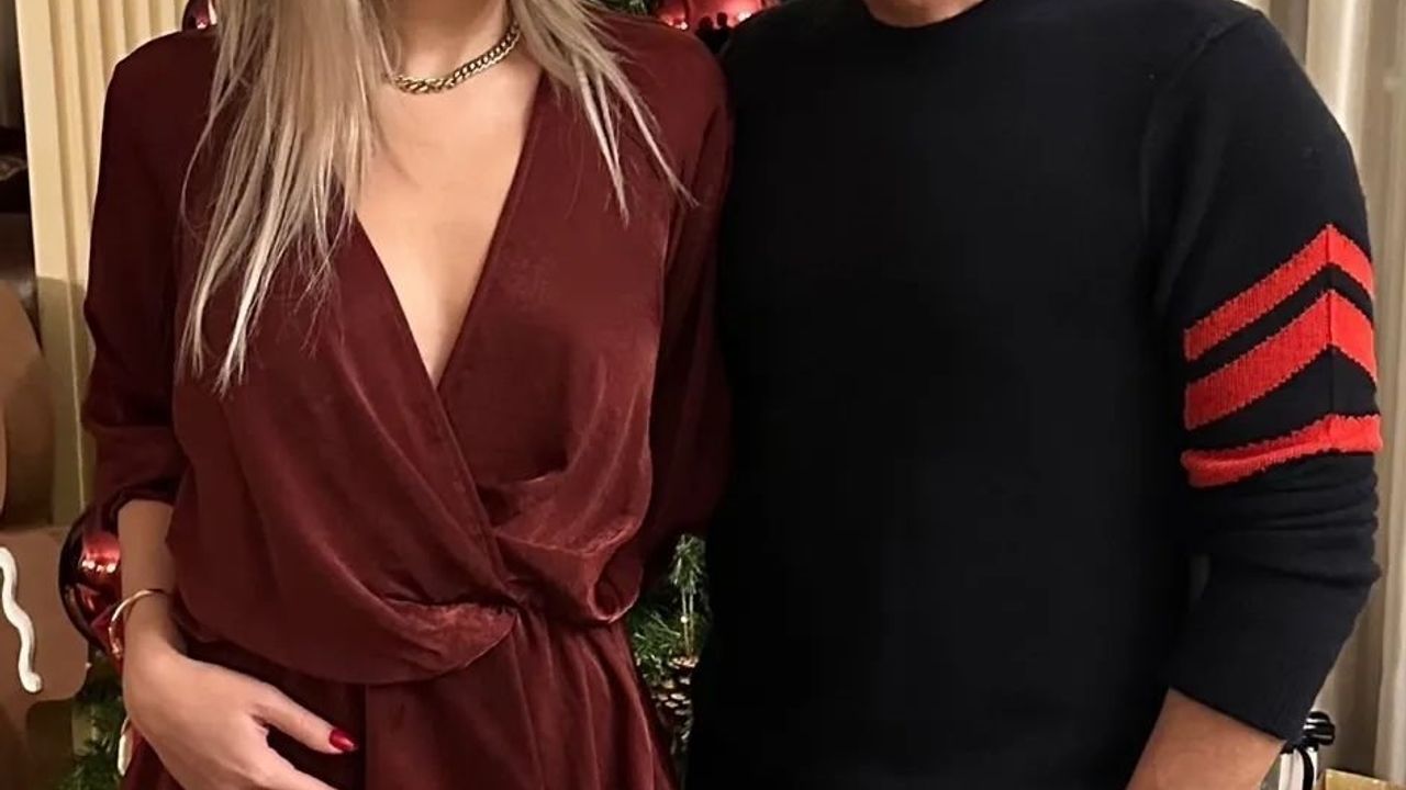 Mustafa Sandal ve Melis Sütşurup'un Romantik Yürüyüşü