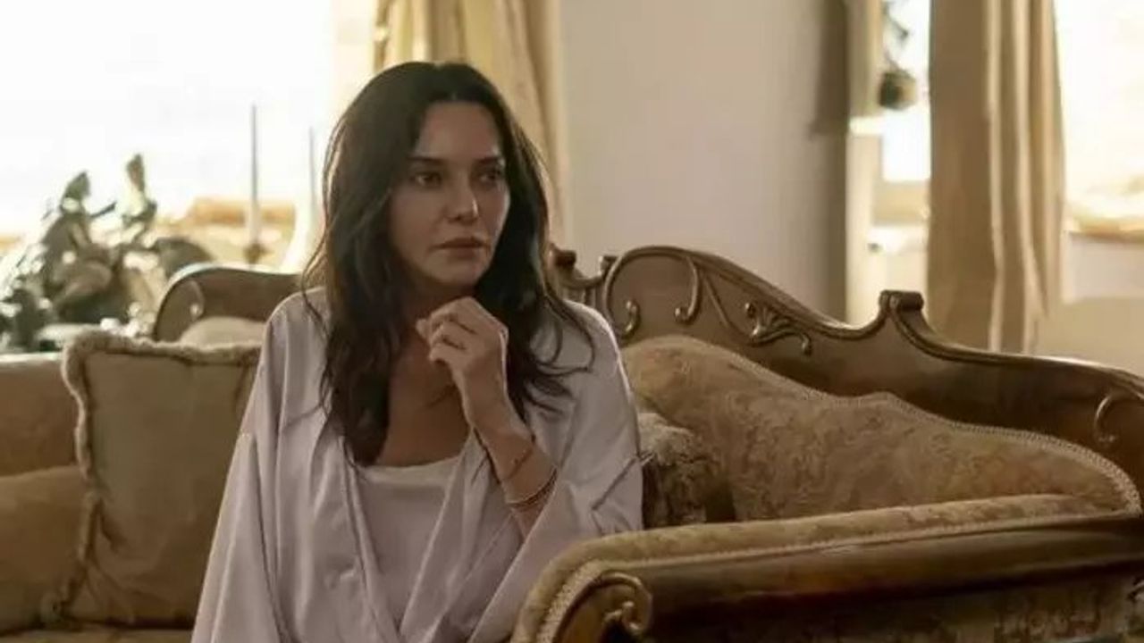 Hande Ataizi Tatilin Keyfini Çıkarıyor