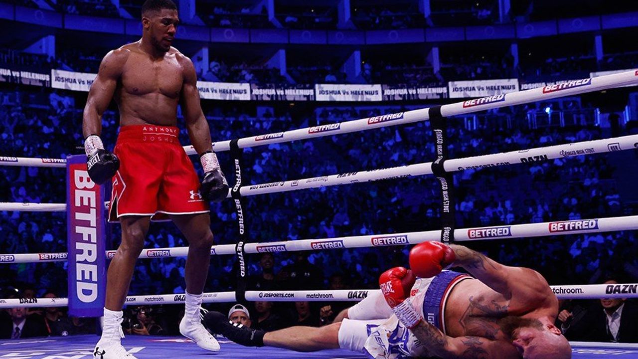 Anthony Joshua, Robert Helenius'u Nakavtla Mağlup Etti