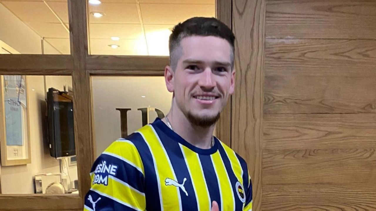 Fenerbahçe'nin Transfer Ettiği Ryan Kent'in Timsahı İçin Verdiği İlan Sosyal Medyayı Salladı