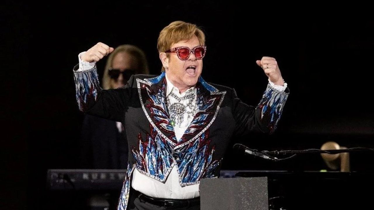 Sir Elton John Hastaneye Kaldırıldı