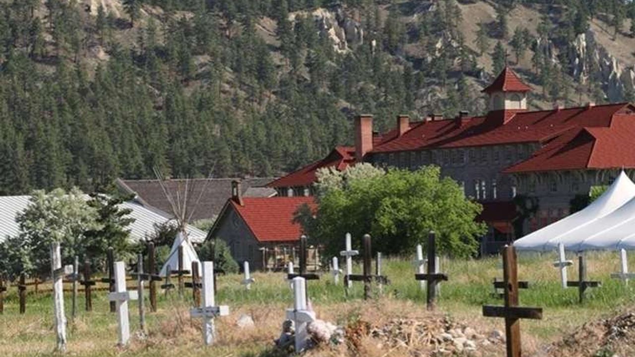 Kanada'da Yatılı Kilise Okulunda 93 Çocuk Mezarı Bulundu